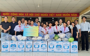 Đem yêu thương đến với vùng lũ 