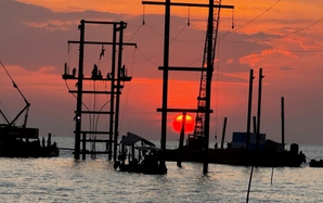 Thi công xuyên đêm, “nối điện” trở lại cho đặc khu Phú Quốc