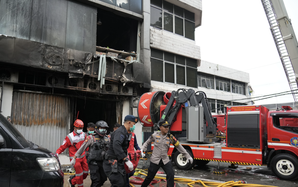 Tòa nhà 7 tầng ở Indonesia bốc cháy nghi do pin nổ, hơn 20 người thiệt mạng