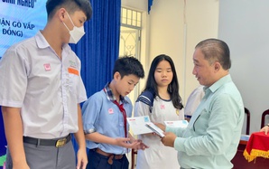 Báo Người Lao Động trao 23 suất hỗ trợ học tập tại Gò Vấp