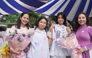 Cô hiệu trưởng tâm tình với học sinh lớp 12: Chỉ cần "xanh" đã là một cách sống đẹp
