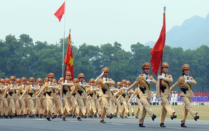 Những bàn chân lặng lẽ...