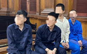 Dấu lặng bao phủ một phiên tòa