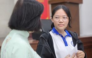 Xúc động nữ sinh Trường ĐH Y Dược TP HCM mang món quà đặc biệt về giỗ ba