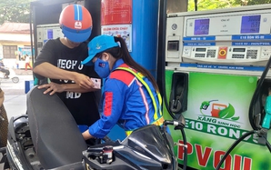 Giá xăng RON 95 tăng lên 20.608 đồng/lít