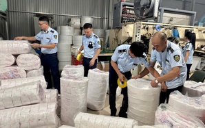 Phát hiện xưởng sản xuất hàng trăm ngàn bỉm trẻ em, băng vệ sinh giả