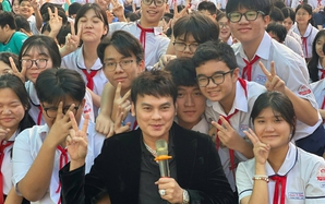 NSƯT Kim Tiểu Long khuấy động Sân khấu học đường Mừng xuân Bính Ngọ 2026