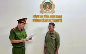 Mang thuyền ra sông hút cát về bán, 1 người đàn ông bị khởi tố