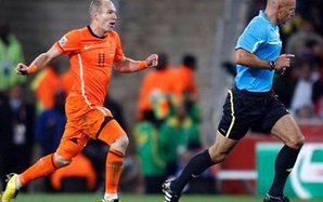 Robben đổ lỗi cho trọng tài sau thất bại của đội nhà