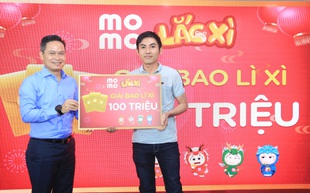 Ví MoMo trao giải cho các khách hàng trúng lớn Lắc Xì 2020