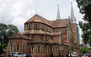 Báo Mỹ: Nhà thờ Đức Bà Sài Gòn, 1 trong 19 thánh đường đẹp nhất thế giới