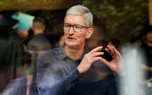 Choáng váng với số tiền Tim Cook kiếm được trong năm 2020