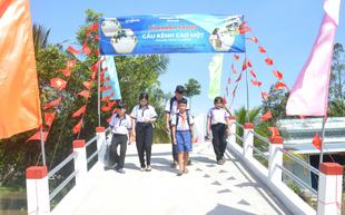 Syngenta Việt Nam trao tặng cầu kênh cao ở An Giang