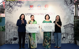 "Ươm mầm nụ cười" trao quà cho Trường chuyên biệt khiếm thính Hy Vọng