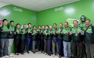 Grab tặng hơn 40.000 đồng phục mới cho đối tác tài xế