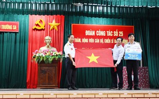 Hành trình của 100 nhà báo đến với Trường Sa