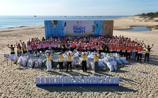 Gần 10.000 người Vingroup và tình nguyện viên ra quân làm sạch bờ biển tại 28 tỉnh, thành phố