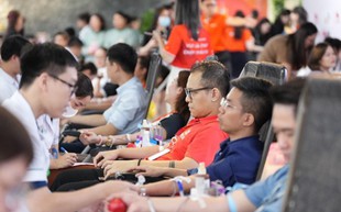 Giọt thương 2025: CBNV ROX Group chung tay hiến máu, lan tỏa giá trị sống đẹp