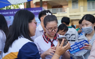 Các trường CĐ thu hút đông học sinh tại ngày hội hướng nghiệp