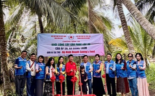 Xây 9 cầu giao thông nông thôn và trao tặng quà Tết cho bà con Vĩnh Long