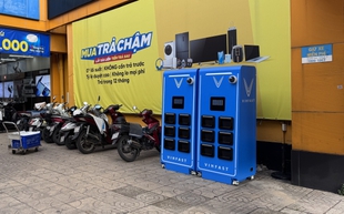 TPHCM không phân biệt đối xử giữa các doanh nghiệp tham gia lắp đặt tủ đổi pin xe máy điện