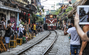Đề xuất dừng chạy tàu qua "phố cà phê đường tàu"