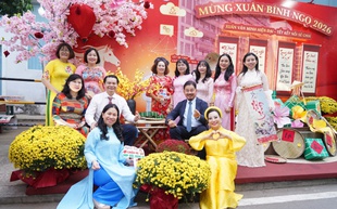 Bác sĩ khoe sắc áo dài tại Đường hoa bệnh viện