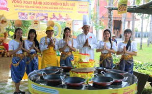 VIDEO: Hấp dẫn “vòng quay bánh xèo” không dùng dầu mỡ ở Cà Mau