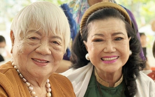 Kỳ nữ Kim Cương chúc mừng đạo diễn Xuân Phượng, ngòi bút "trẻ" 97 tuổi ra sách mới