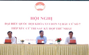 Cử tri Cần Giờ "nóng" chuyện nước sạch, đất đai