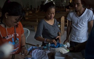 Cuộc sống ngắn ngủi của bé 3 ngày tuổi sau bão Haiyan