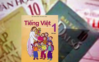 Trao đổi sách giáo khoa cho học sinh Lào