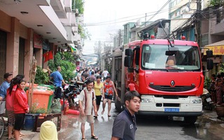 TP HCM: Bà hỏa thiêu rụi kho hàng