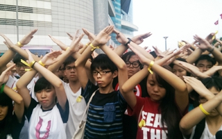 Sinh viên Hồng Kông quyết cố thủ không lui