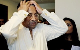 Ông Musharraf "đau tim" trên đường đến tòa
