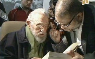 Ông Fidel Castro xuất hiện sau 9 tháng vắng bóng