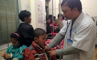 Vụ đồ chơi Trung Quốc phát nổ: 7 học sinh tái nhập viện trong tình trạng nguy kịch