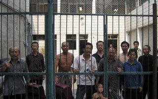 Trung Quốc cho quan chức đi thăm nhà tù để cảnh cáo