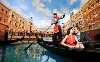 Lướt Gondola giữa lòng Las Vegas