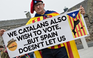 Chủ tịch xứ Catalan ký sắc lệnh kêu gọi tiếp bước Scotland