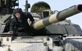 Ukraine bắt tùy viên quân sự Nga