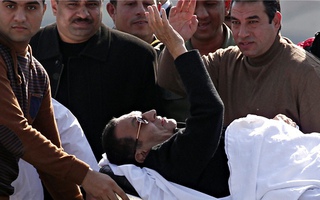 Ông Mubarak trắng án