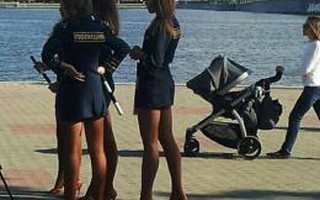 Nga cấm nữ cảnh sát mặc váy siêu ngắn