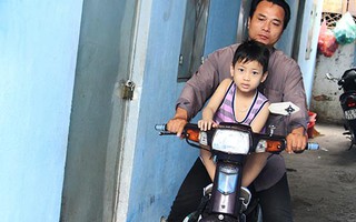 Mong con cắp sách đến trường