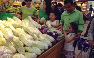 Quyền Linh, Bình Minh dẫn vợ con đi siêu thị