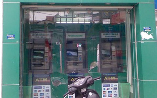 Bắt kẻ trộm nhờ camera tại trụ ATM