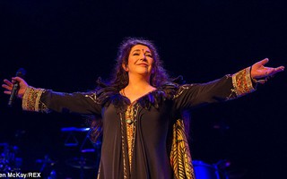 Ca sĩ Kate Bush tái xuất ấn tượng sau 35 năm