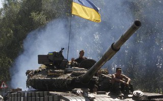 Bị bao vây, binh sĩ Ukraine đề nghị đầu hàng
