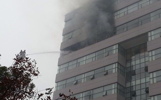 Cháy ở tòa nhà 11 tầng ĐH Ngoại thương, sinh viên hoảng sợ