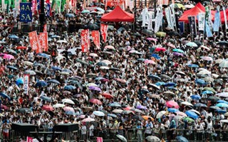 Biển người biểu tình đòi dân chủ ở Hồng Kông